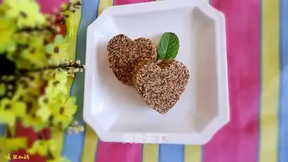Peanut sesame pie