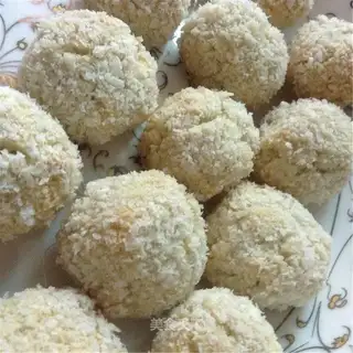 Protein coconut ball