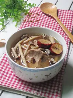 Tea, mushrooms, pork soup