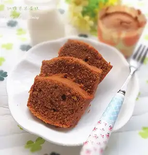 Red sugar date mud cake