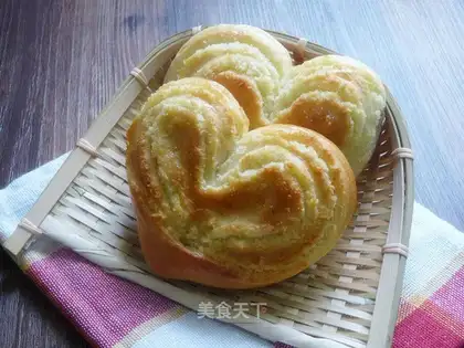 Heart-shaped coconut bag
