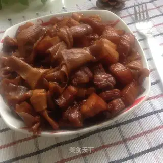 ♪ We've got red meat ♪