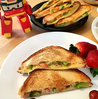 Avocado sandwich