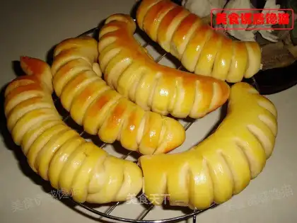 caterpillar cider bread