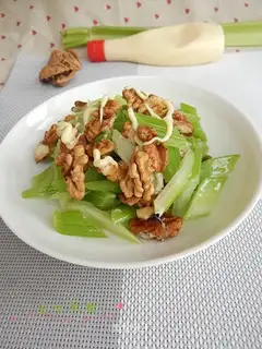 Celery walnut salad
