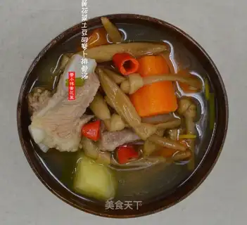 Yellow potato carrot bone soup