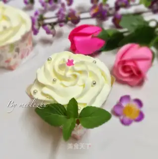 Paper cream cake