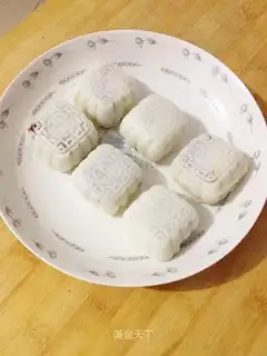 Ice mooncake