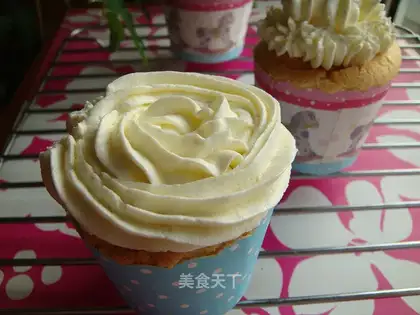 Cup cream cake