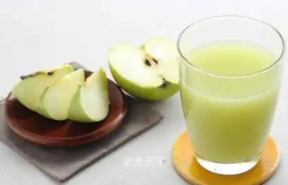 Skinny self-made apple juice