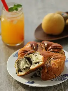 Black sesame bread
