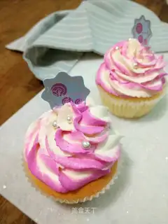 Double cream cupcakes