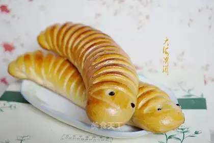 Raspberry caterpillar bread