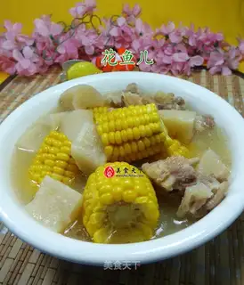 Corn radish pig hoof soup