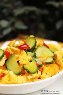 Scrambled eggs with cucumber