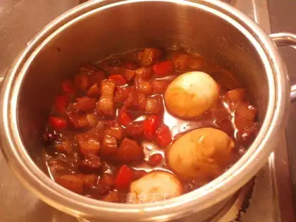 Braised pork with carrot