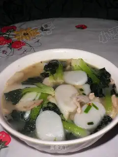 Rice cake soup with mushroom and shredded pork