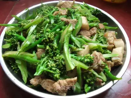 stir-fried broccoli with fresh meat