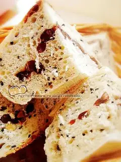 Black sesame bean bread