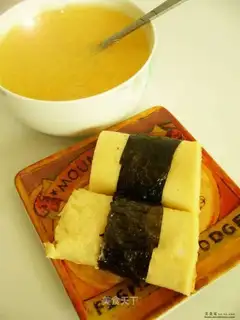 Egg roll with seaweed and pork floss