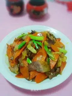 stir-fried bacon with carrot