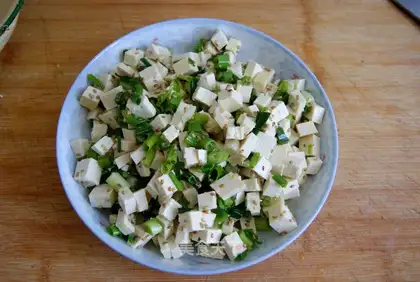 Shallots mixed with tofu