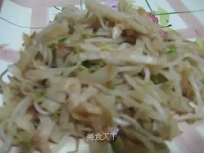 Fried cakes with bean sprouts and vegetables