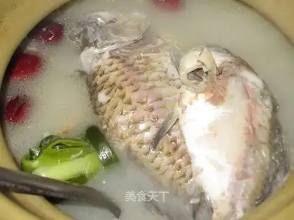 Dendrobium and crucian carp soup