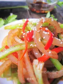 Spicy pork skin
