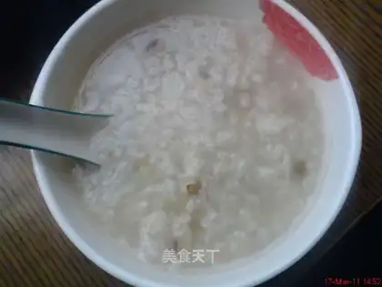 Mung bean, lily and coix seed porridge