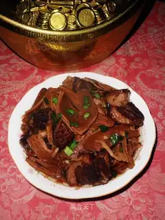 Roasted pork with bamboo shoots