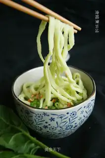 Spinach handmade noodles