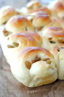 Grape roll bread