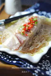 Steamed bacon with garlic vermicelli