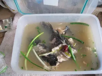 Black fish and red dates soup