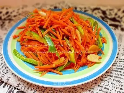 Hot and sour shredded carrots