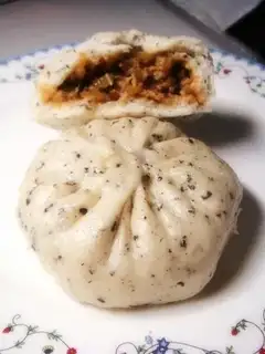 Black sesame and celery pork bun