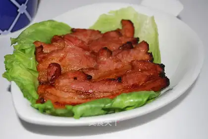 Roasted pork belly with sweet and sour spicy sauce