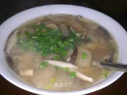 Bamboo fungus and mushroom soup