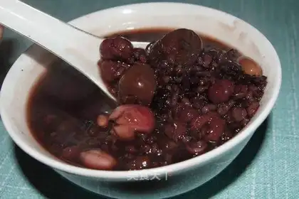 Black rice eight-treasure porridge