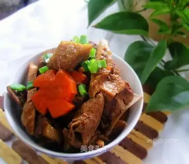 Roasted duck with carrot and bamboo shoots
