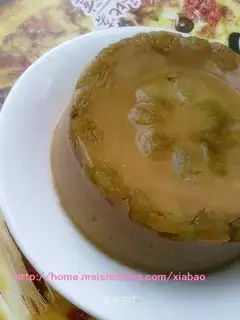 Apple raisin pudding