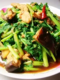 stir-fried pork with mushroom and moss vegetables