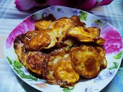 Poached eggs in tomato sauce