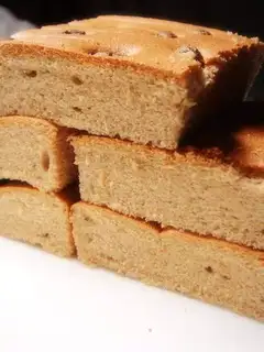 Black tea raisin cake