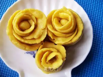 Rose steamed buns