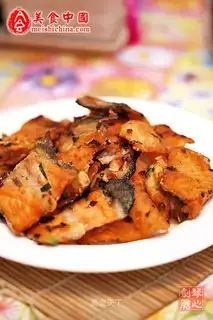 Pan-fried salmon bones