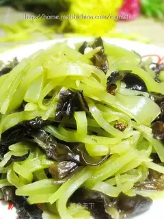 stir-fried fungus with lettuce