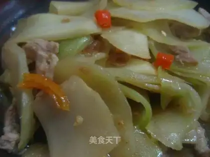 Sauteed pork slices with vegetable meat