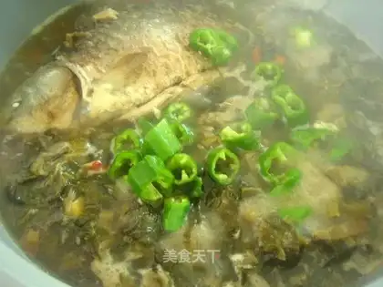 Boiled crucian carp with pickled cabbage